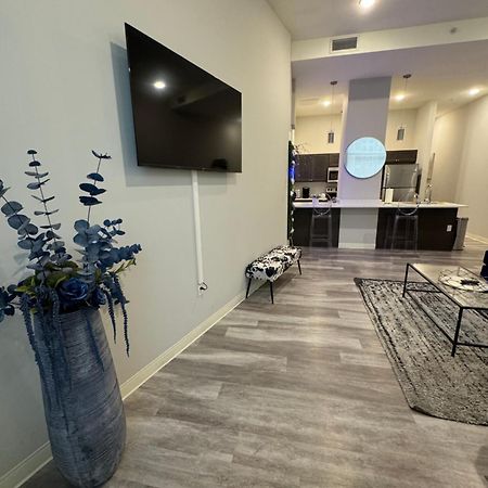Beautiful Condo/Rooftop Patio With Free Parking Клівленд Екстер'єр фото