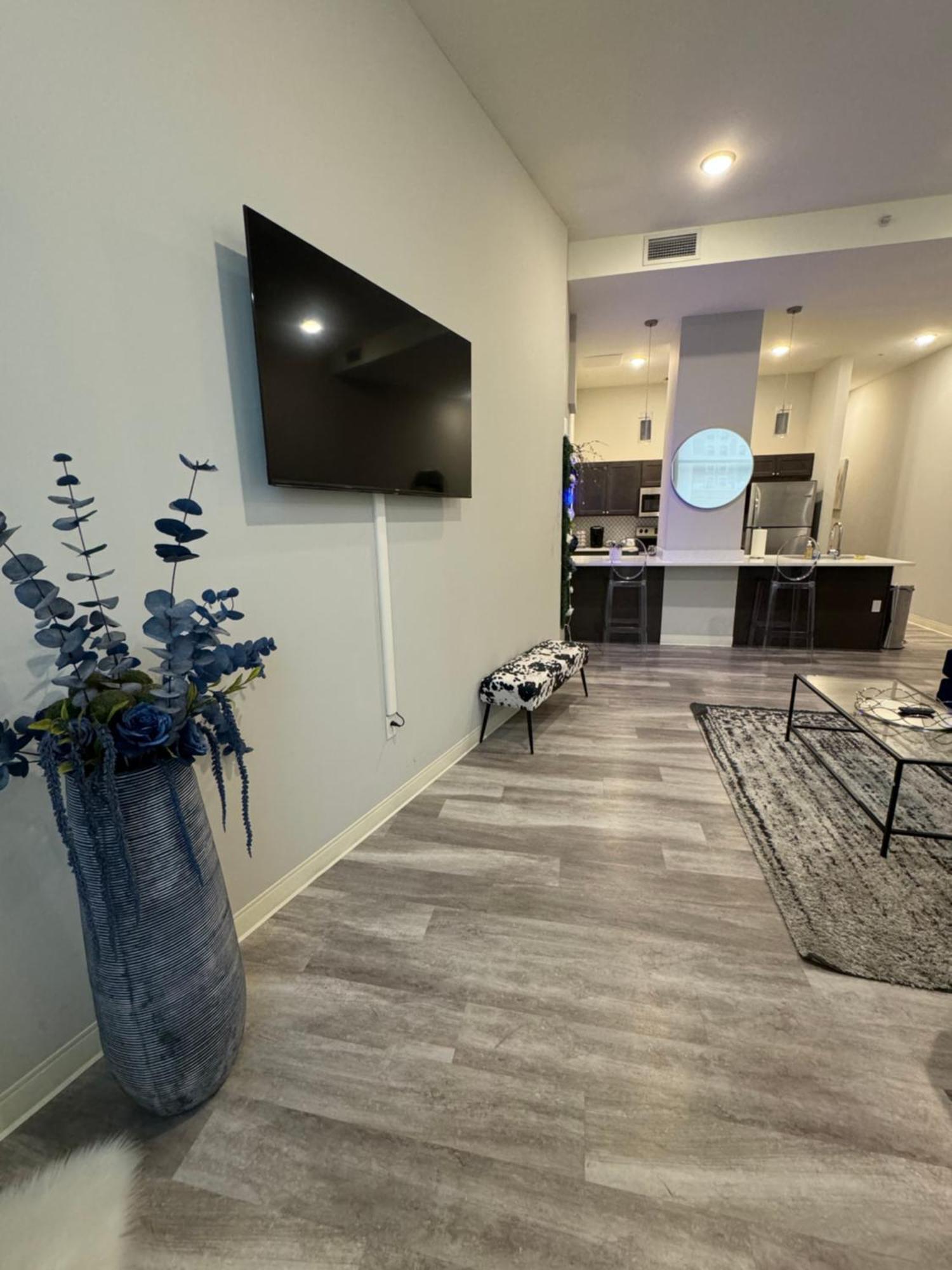 Beautiful Condo/Rooftop Patio With Free Parking Клівленд Екстер'єр фото
